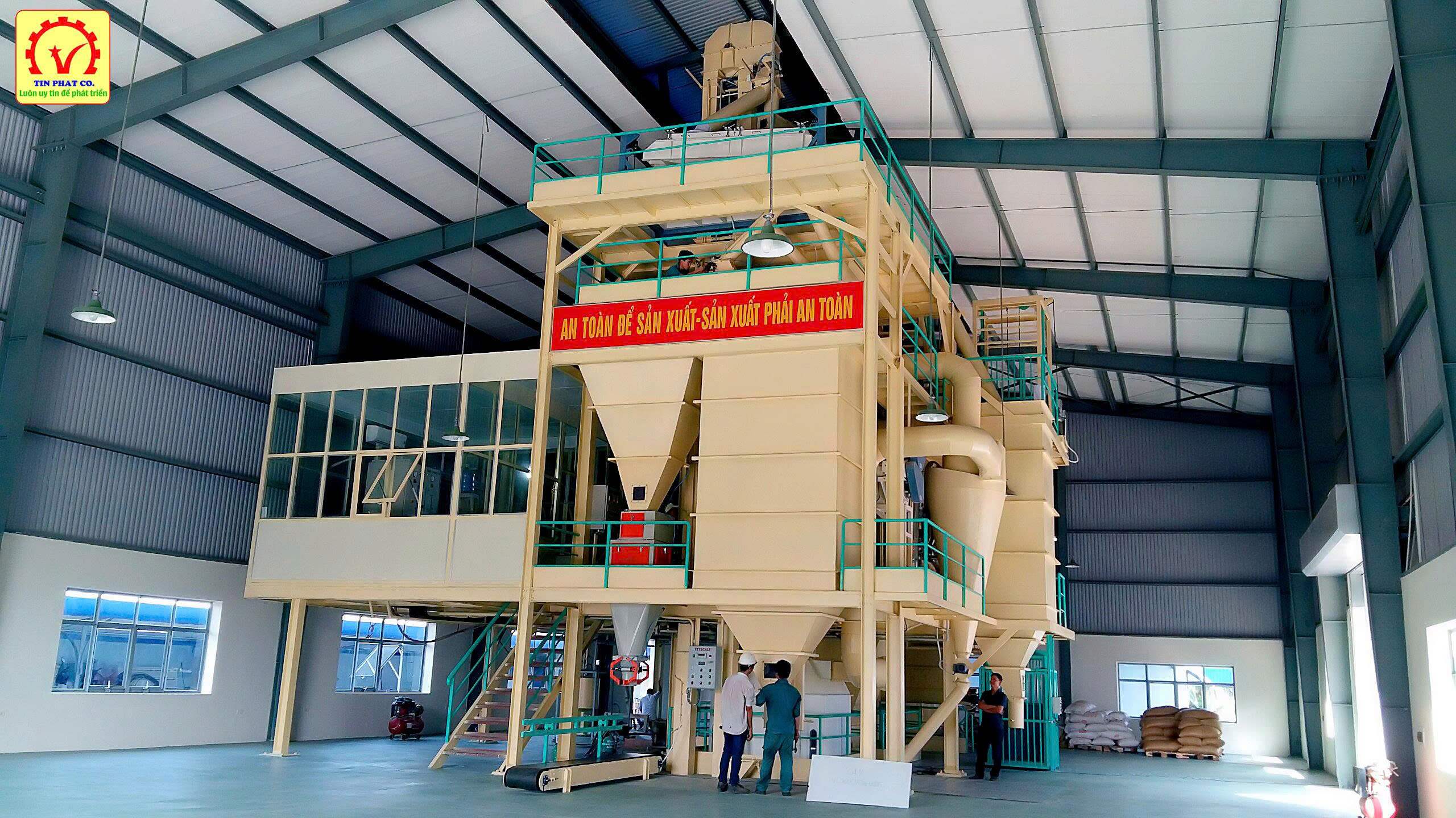 Các trang trại gia súc, gia cầm và thủy sản không còn phụ thuộc vào nguồn thức ăn thủ công trộn tay như trước đây. Các trang trại gia súc, gia cầm và thủy sản không còn phụ thuộc vào nguồn thức ăn thủ công trộn tay như trước đây.